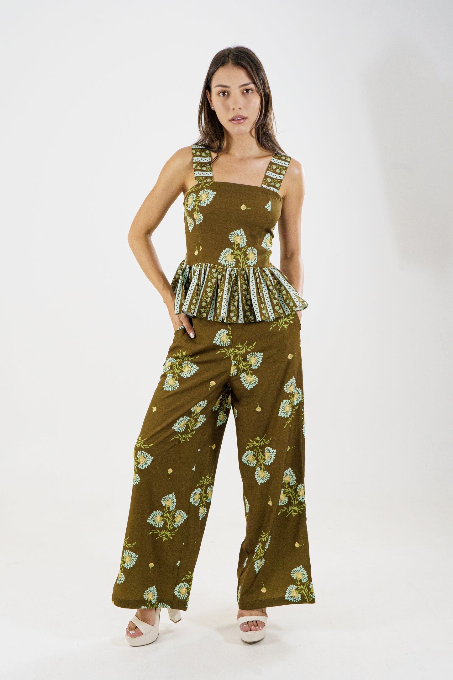PANTALON LUZ MARRON - FLORES PASTELES