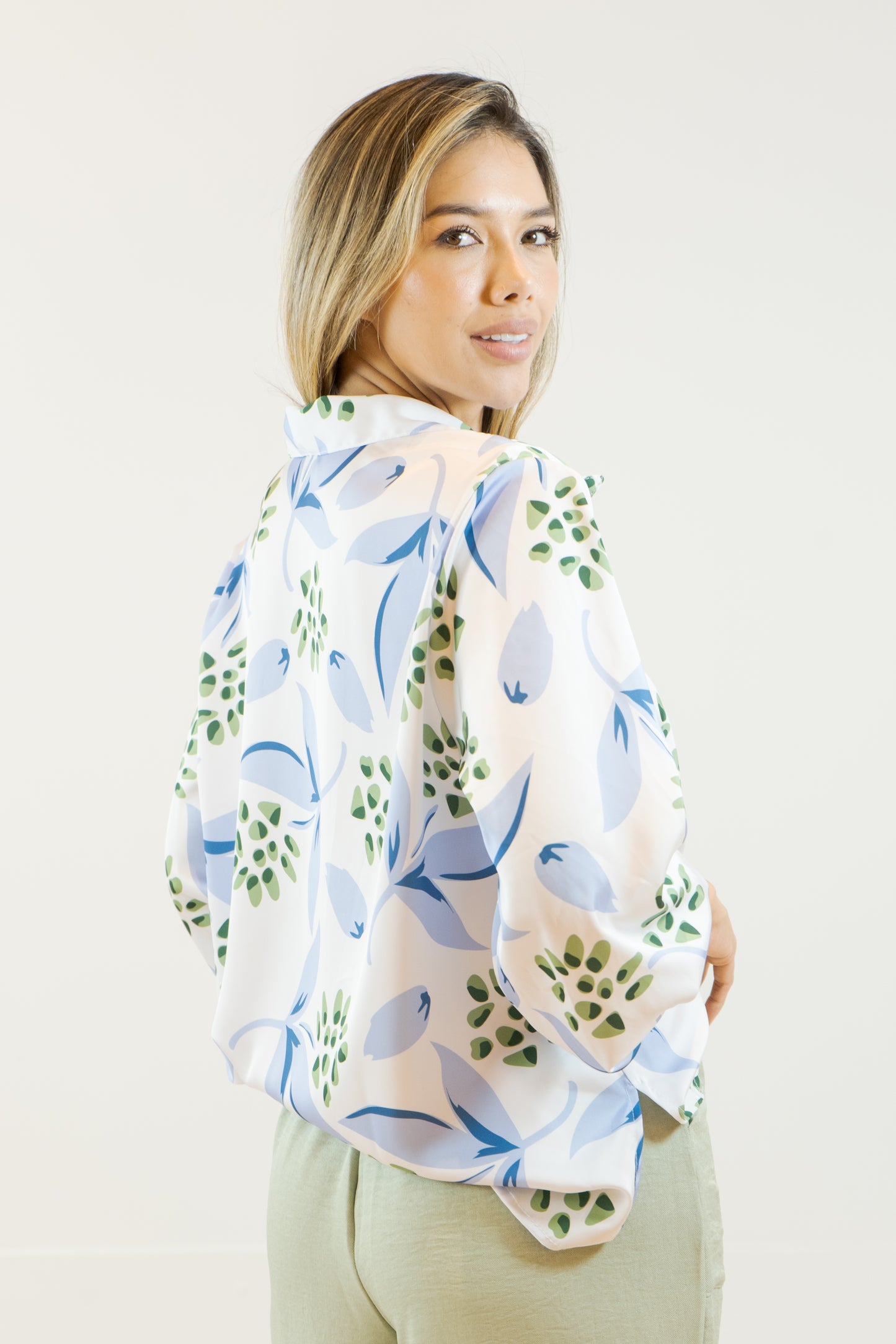 BLUSA CORINA OLIVA - COLOR AZUL