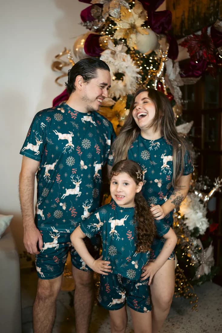 Familia con la pijama Reno Encantado