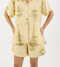 SHORT GRETA V- FLORES PASTELES AMARILLO