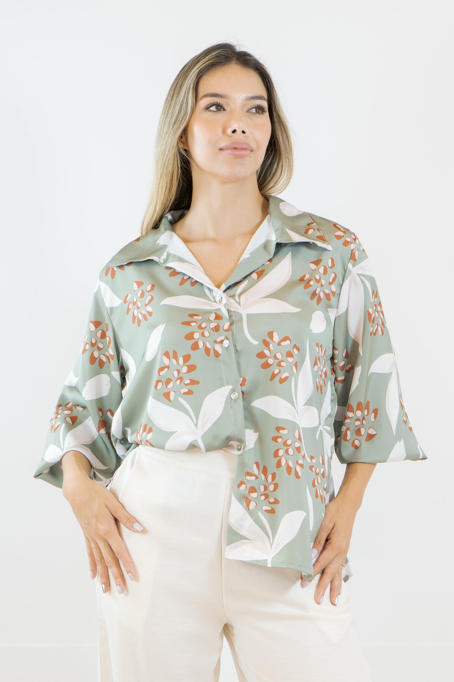 BLUSA CORINA OLIVA - COLOR VERDE