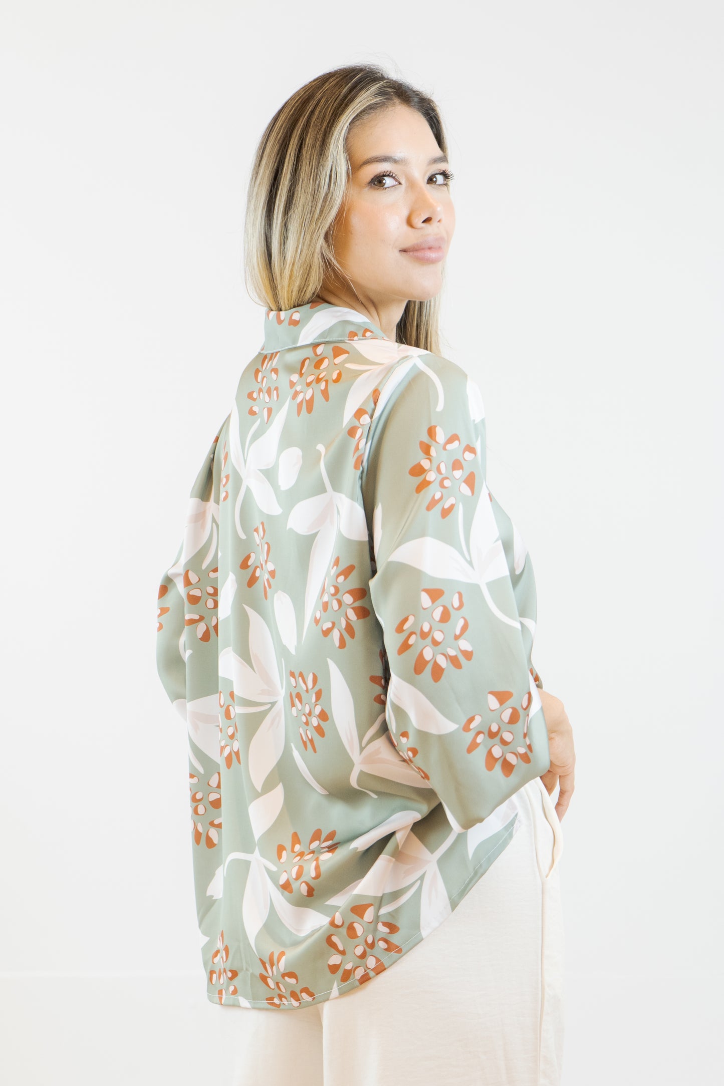 BLUSA CORINA OLIVA - COLOR VERDE