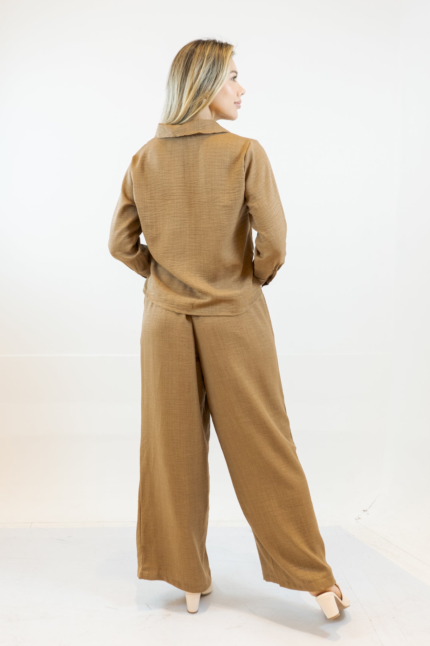 CAMISA LINA - COLOR CANELA