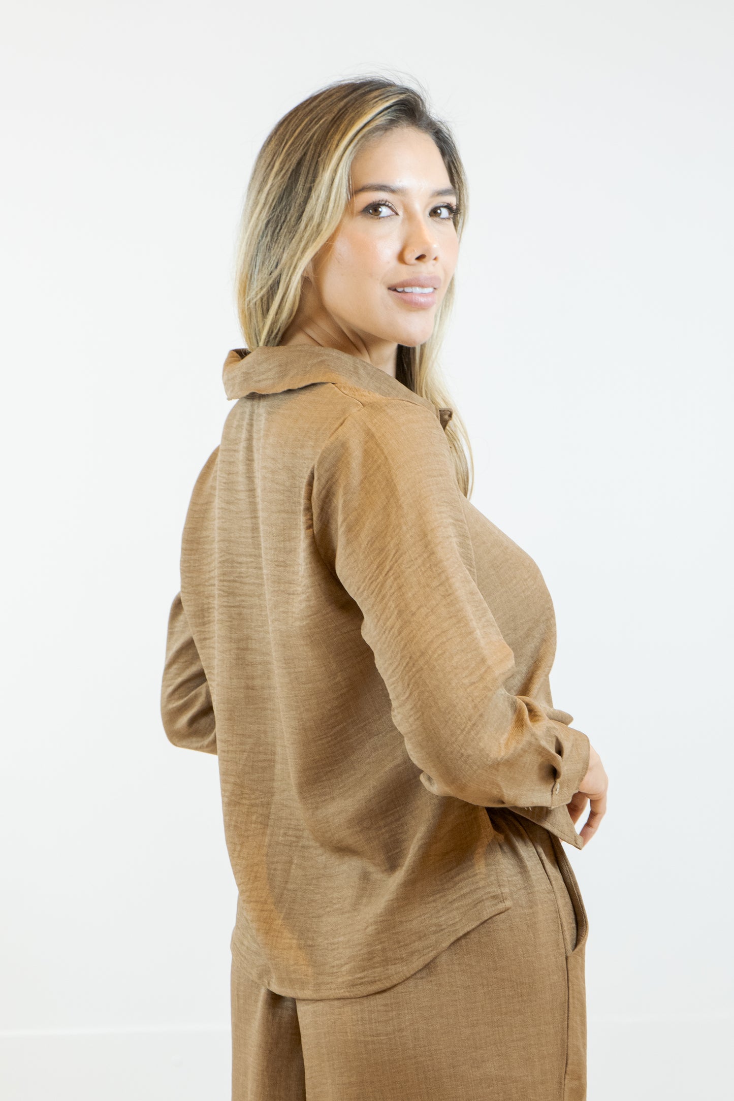 CAMISA LINA - COLOR CANELA