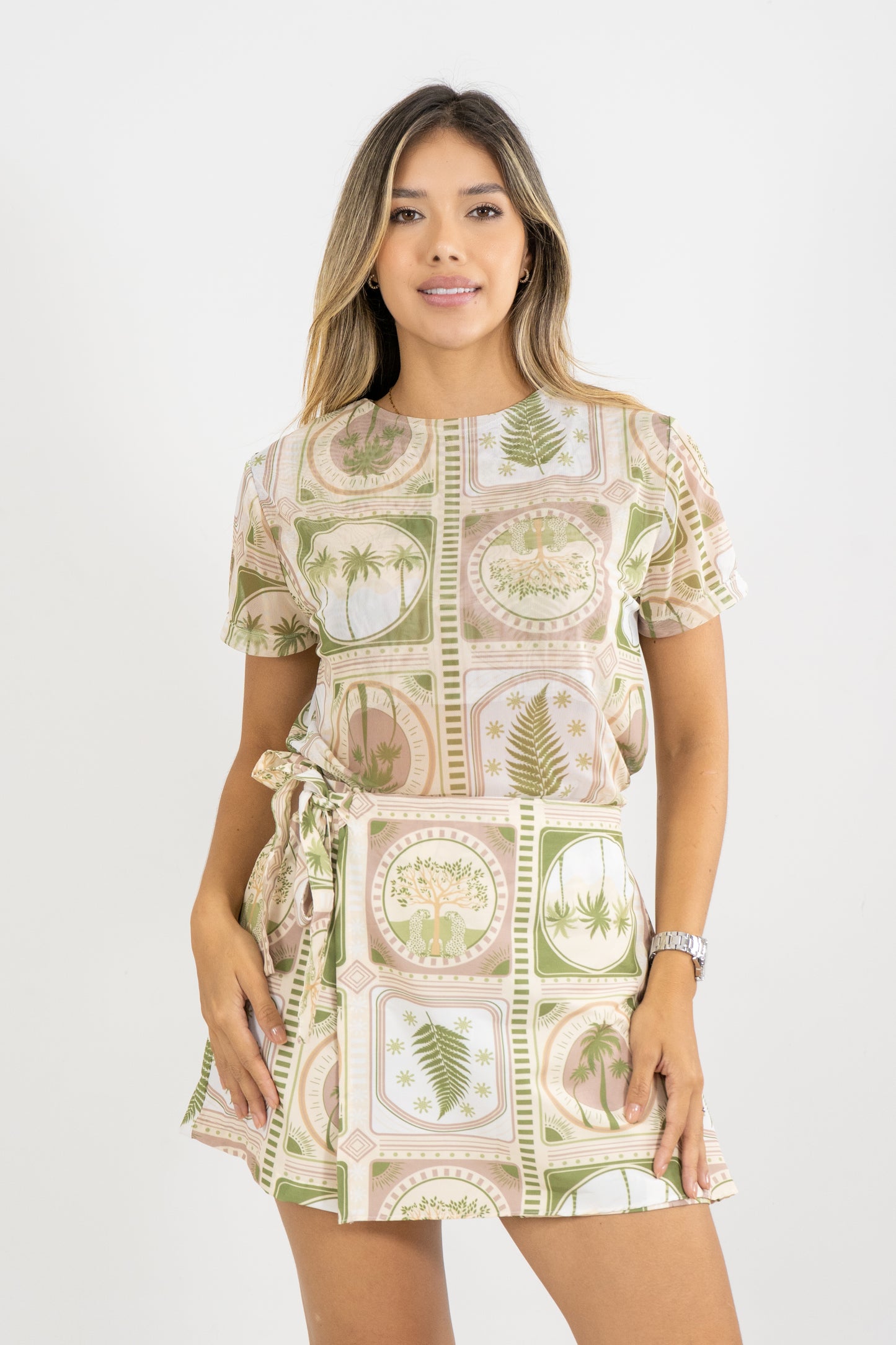 FALDA SHORT ESTAMPA VIVA - COLOR VERDE