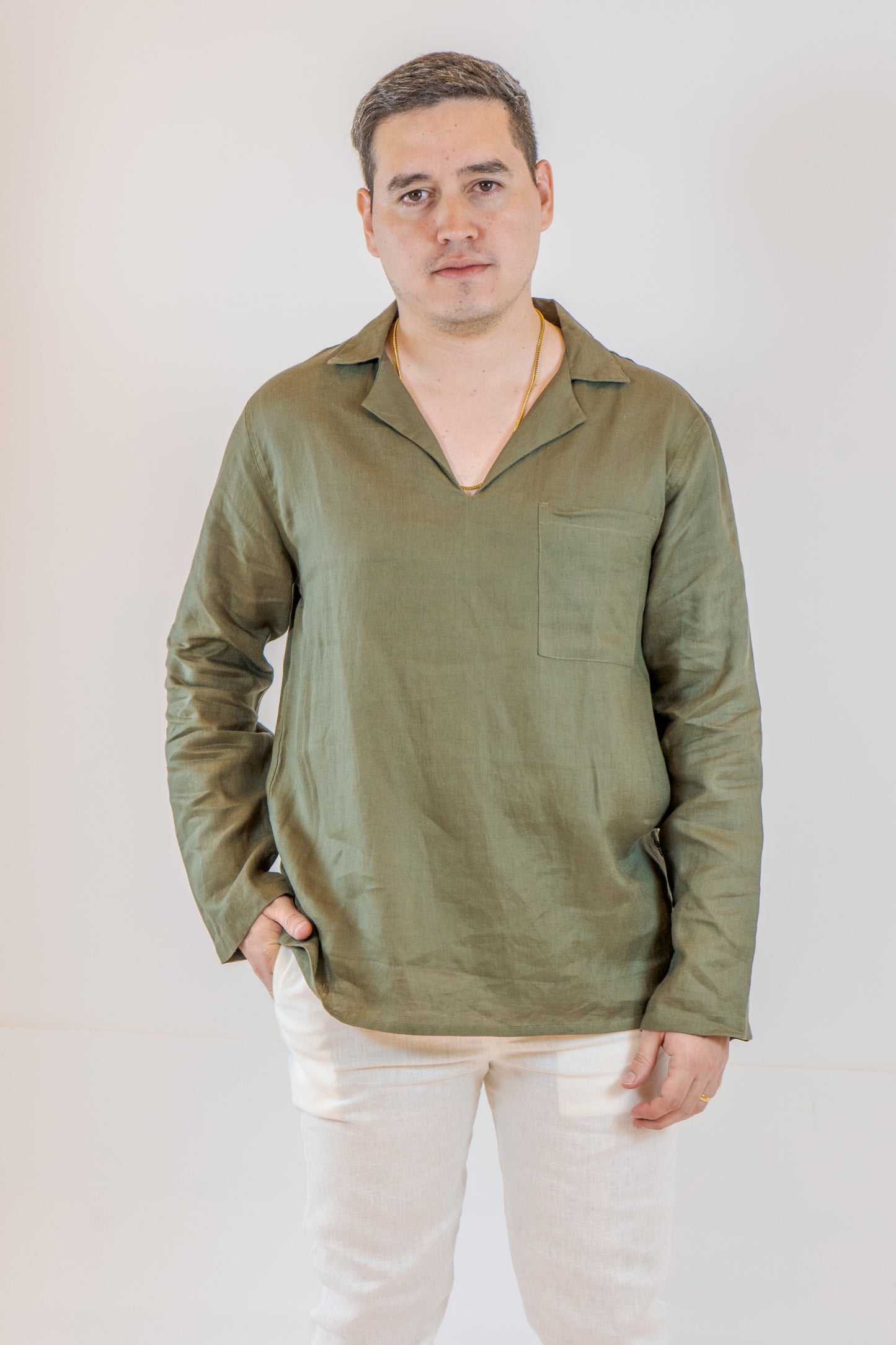 CAMISA CUELLO V MANGA LARGA MILITAR DE HOMBRE
