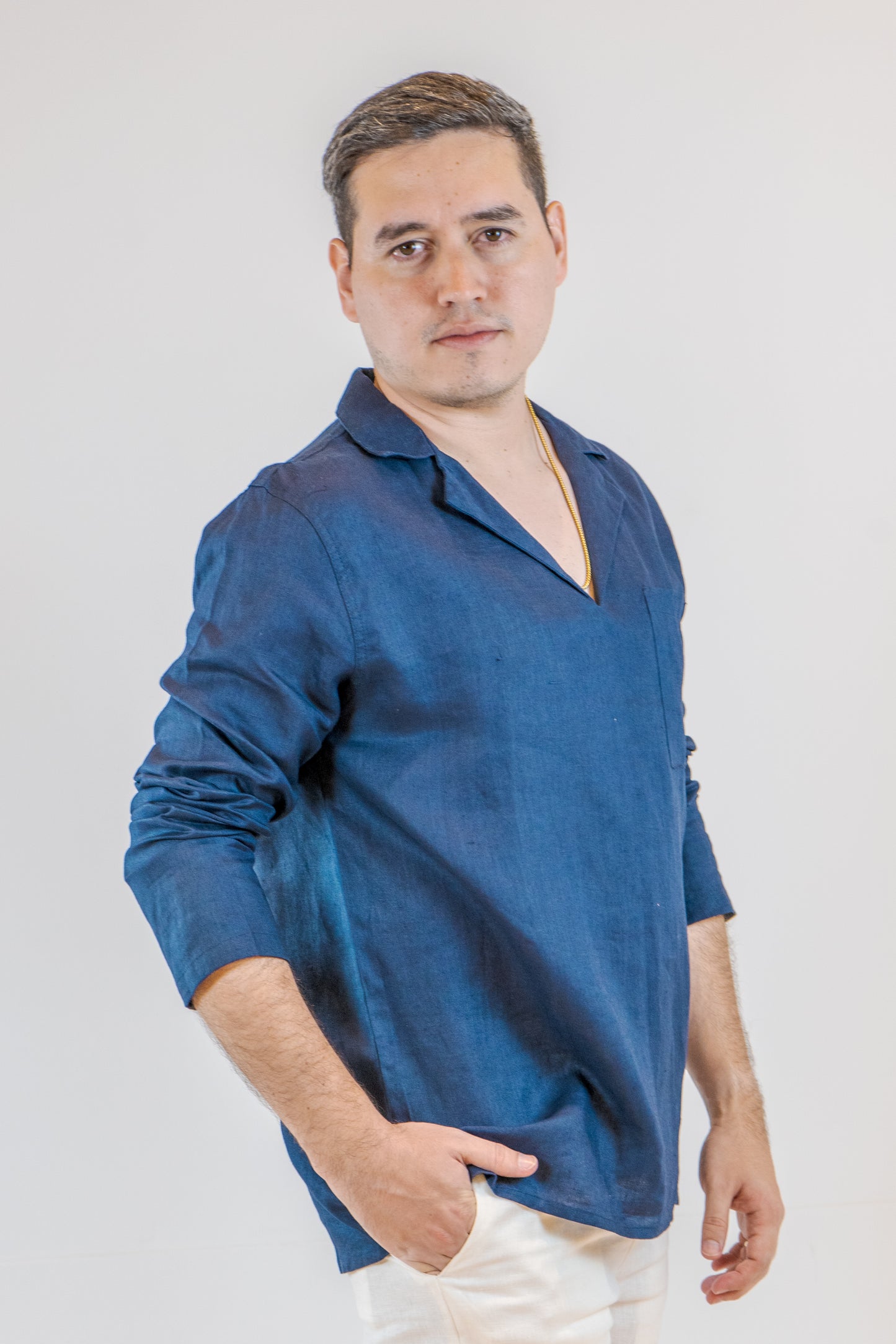 CAMISA CUELLO V MANGA LARGA TURQUEZA DE HOMBRE