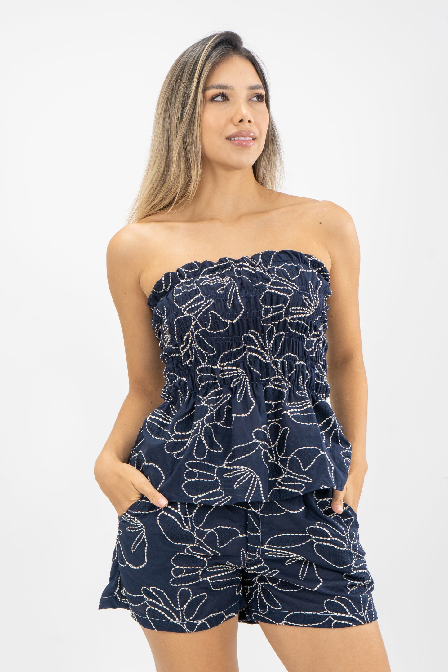 SHORT MIMI OJALILLO - COLOR AZUL OSCURO