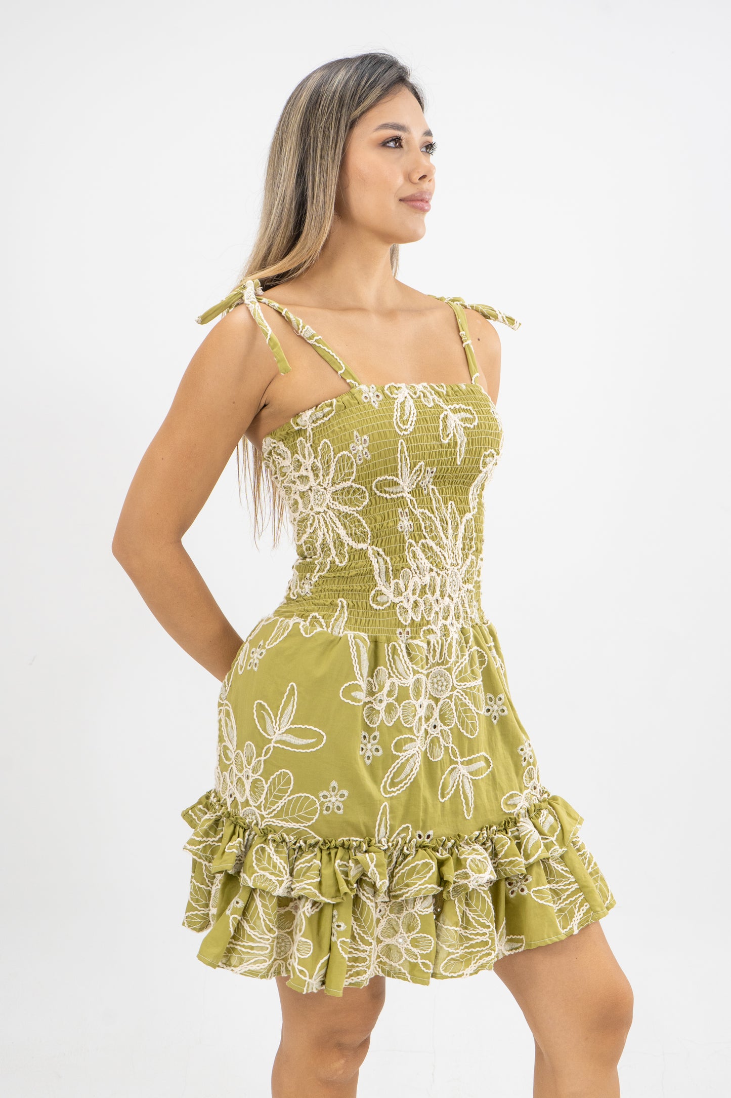 VESTIDO ZURI EN OJALLILO -  COLOR VERDE