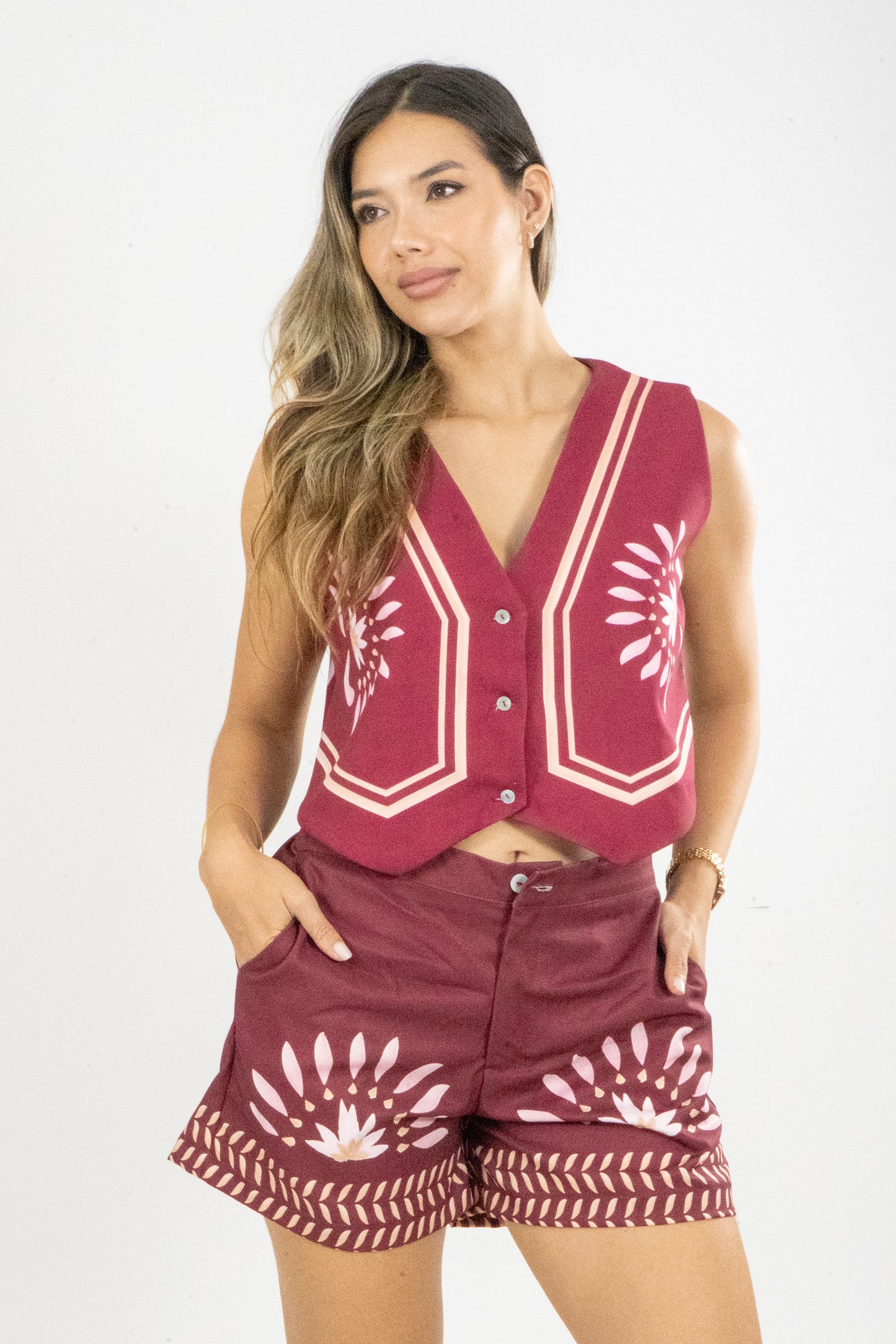 SHORT FIORE SOLNACIENTE  - COLOR VINO TINTO